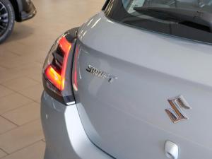 Suzuki Swift 1.2 GLX auto - Image 9