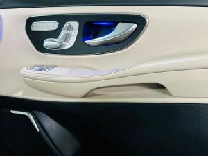 Mercedes-Benz V-Class V300d Exclusive - Image 13