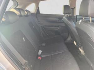 Hyundai i20 1.2 Premium - Image 12