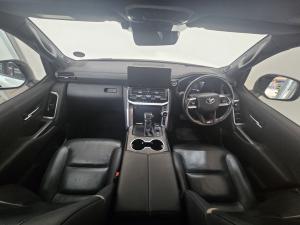 Toyota Land Cruiser 300 3.3D GR-Sport - Image 6