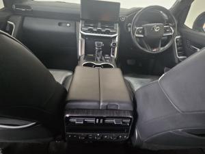 Toyota Land Cruiser 300 3.3D GR-Sport - Image 11