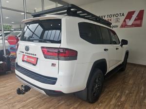 Toyota Land Cruiser 300 3.3D GR-Sport - Image 2