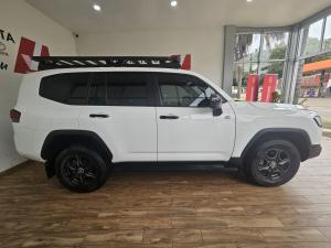 Toyota Land Cruiser 300 3.3D GR-Sport - Image 3