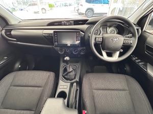 Toyota Hilux 2.4GD-6 double cab 4x4 Raider manual - Image 6
