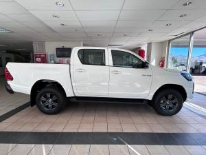 Toyota Hilux 2.4GD-6 double cab 4x4 Raider manual - Image 3