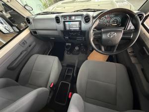 Toyota Land Cruiser 79 4.5D-4D LX V8 single cab - Image 6