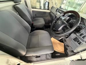 Toyota Land Cruiser 79 4.5D-4D LX V8 single cab - Image 14