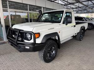 Toyota Land Cruiser 79 4.5D-4D LX V8 single cab - Image 17