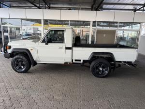 Toyota Land Cruiser 79 4.5D-4D LX V8 single cab - Image 19