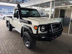 Toyota Land Cruiser 79 4.5D-4D LX V8 single cab - Image 1