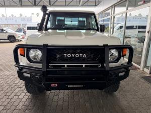 Toyota Land Cruiser 79 4.5D-4D LX V8 single cab - Image 4