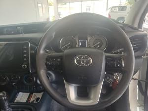 Toyota Hilux 2.4GD-6 single cab 4x4 Raider manual - Image 6