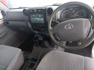 Toyota Land Cruiser 79 4.5D-4D LX V8 single cab - Image 6