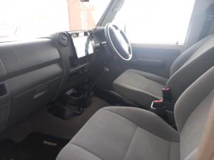Toyota Land Cruiser 79 4.5D-4D LX V8 single cab - Image 7