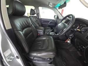 Toyota Land Cruiser 200 4.5D-4D V8 GX-R - Image 16