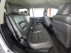 Toyota Land Cruiser 200 4.5D-4D V8 GX-R - Image 17