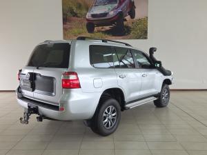 Toyota Land Cruiser 200 4.5D-4D V8 GX-R - Image 2