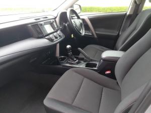 Toyota RAV4 2.0 GX - Image 7