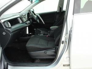 Toyota RAV4 2.0 GX auto - Image 7