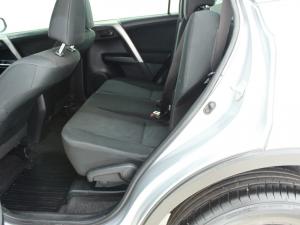 Toyota RAV4 2.0 GX auto - Image 8