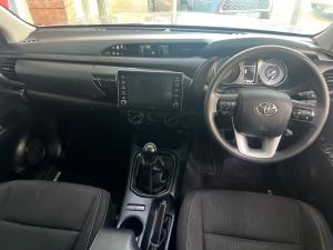 Toyota Hilux 2.4GD-6 double cab Raider manual - Image 6