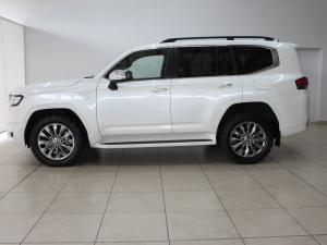 Toyota Land Cruiser 300 3.3D ZX - Image 13