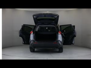 Toyota RAV4 2.0 GX auto - Image 24