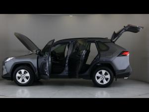 Toyota RAV4 2.0 GX auto - Image 26