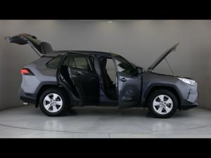 Toyota RAV4 2.0 GX auto - Image 30