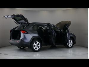 Toyota RAV4 2.0 GX auto - Image 31