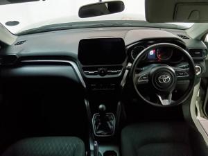 Toyota Urban Cruiser 1.5 XR manual - Image 6