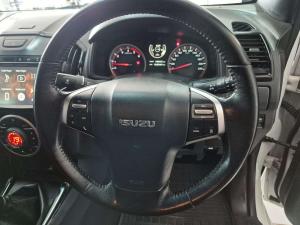 Isuzu D-MAX 300 LX 4X4 D/C - Image 14