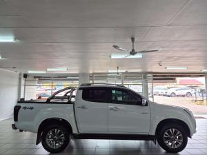 Isuzu D-MAX 300 LX 4X4 D/C - Image 4