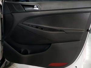 Hyundai Tucson 2.0 Premium automatic - Image 11