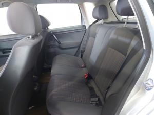 Volkswagen Polo 1.6 Trendline - Image 11
