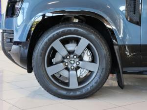 Land Rover Defender 110 D350 X-Dynamic HSE - Image 12
