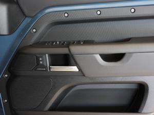 Land Rover Defender 110 D350 X-Dynamic HSE - Image 26