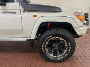 Toyota Land Cruiser 79 4.5D-4D LX V8 single cab - Image 6