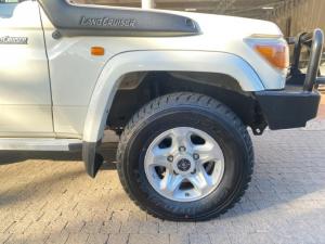 Toyota Land Cruiser 79 4.5D-4D LX V8 single cab - Image 6