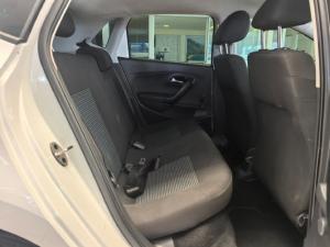 Volkswagen Polo Vivo hatch 1.6 Comfortline auto - Image 8