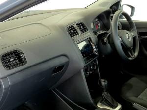 Volkswagen Polo Vivo hatch 1.6 Life - Image 13