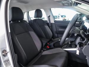 Volkswagen Polo hatch 1.0TSI Life auto - Image 12
