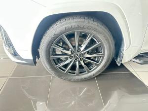 Lexus LX 500d F Sport - Image 10