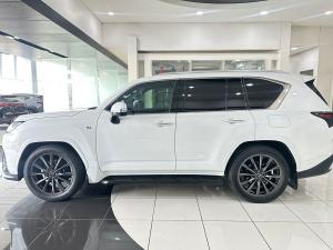 Lexus LX 500d F Sport - Image 4
