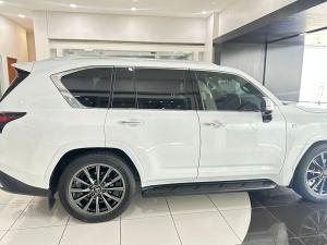Lexus LX 500d F Sport - Image 9