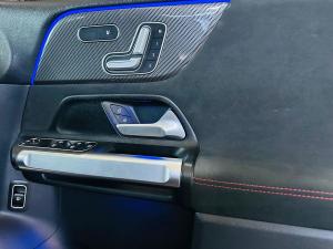 Mercedes-Benz GLB GLB220d 4Matic AMG Line - Image 9