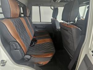 Toyota Land Cruiser 79 2.8GD-6 double cab auto - Image 13