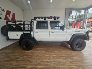 Toyota Land Cruiser 79 2.8GD-6 double cab auto - Image 3