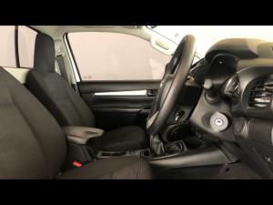 Toyota Hilux 2.4GD-6 single cab Raider manual - Image 10