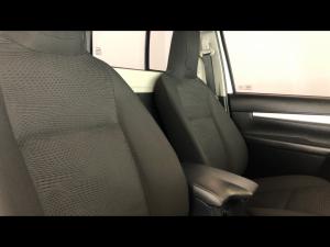 Toyota Hilux 2.4GD-6 single cab Raider manual - Image 12